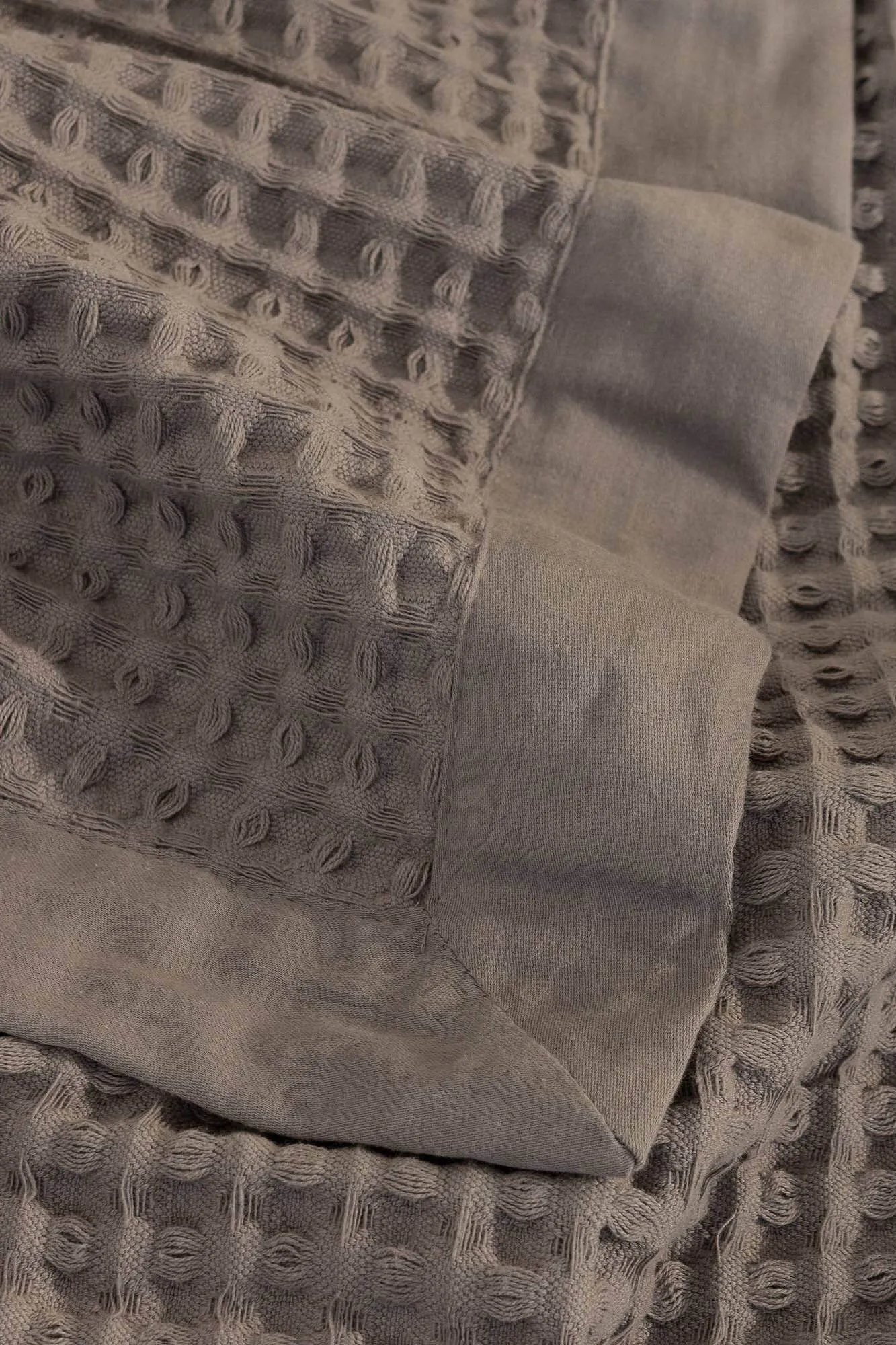 Colcha 100% algodón nido abeja. Cama 150-160cm.