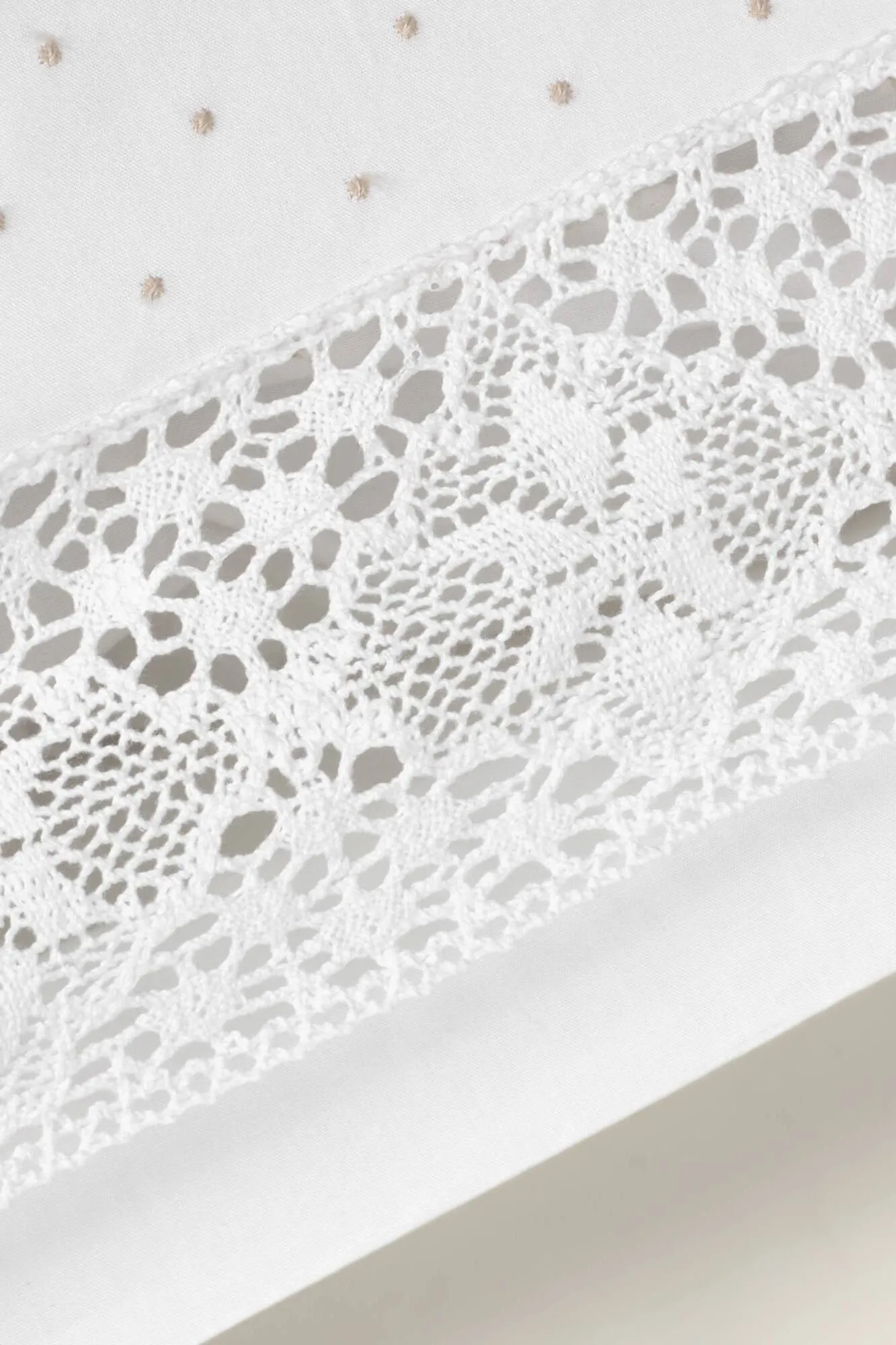 Funda almohada algodón percal crochet. Cama 80-90cm.